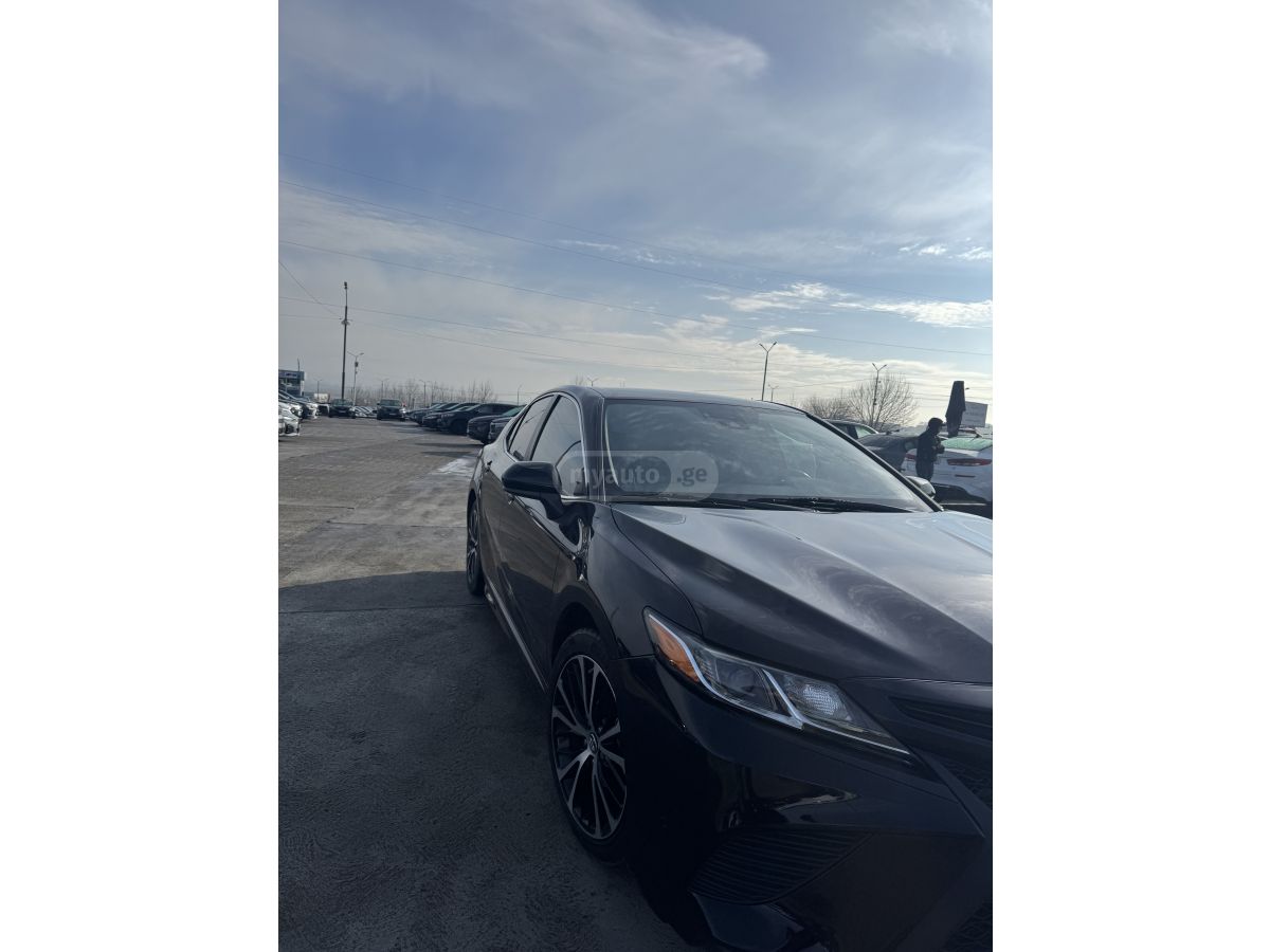 Toyota Camry - фото 3