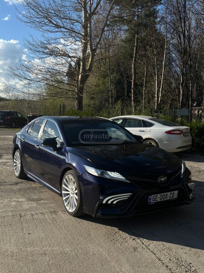 Toyota Camry - фото 1