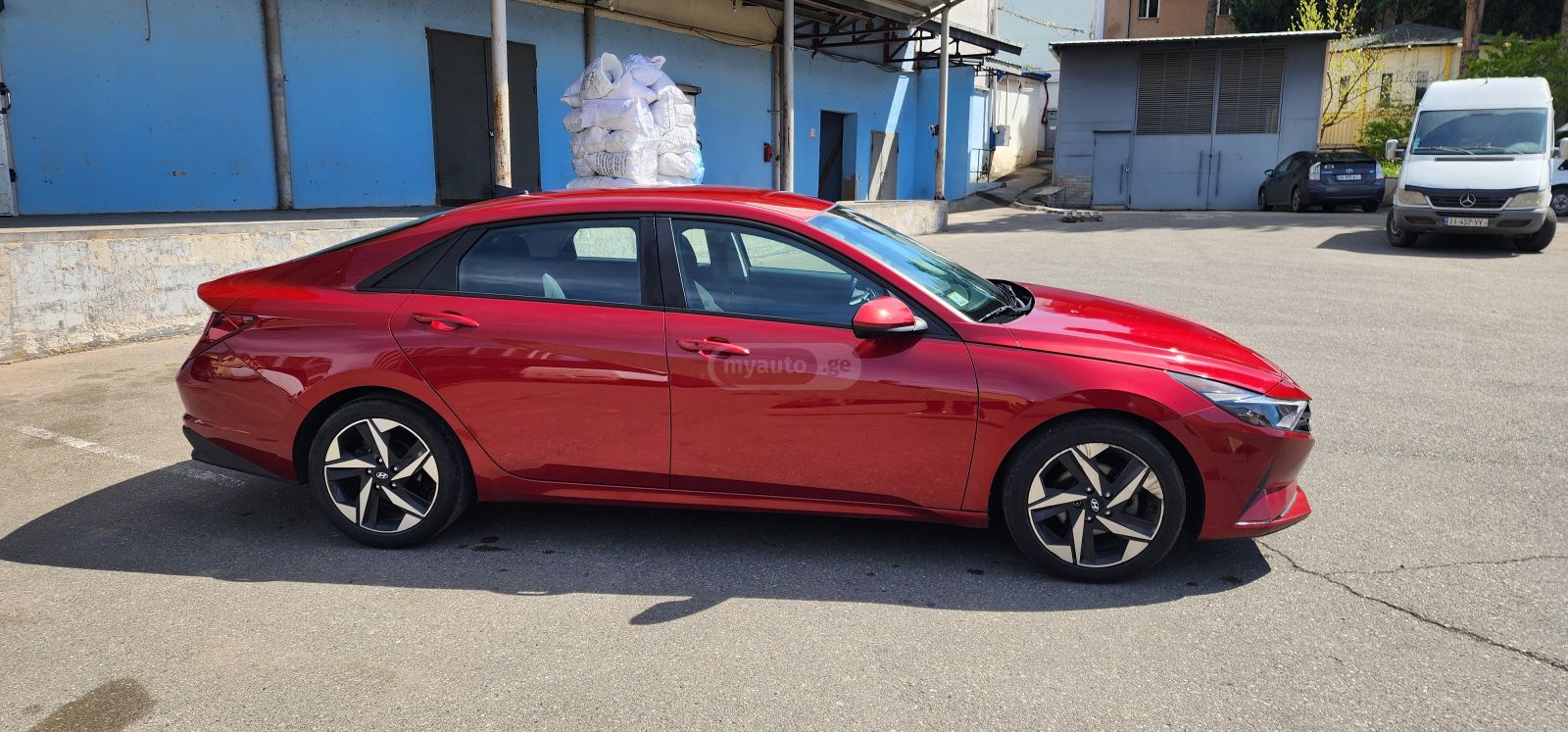 Hyundai Elantra - фото 1