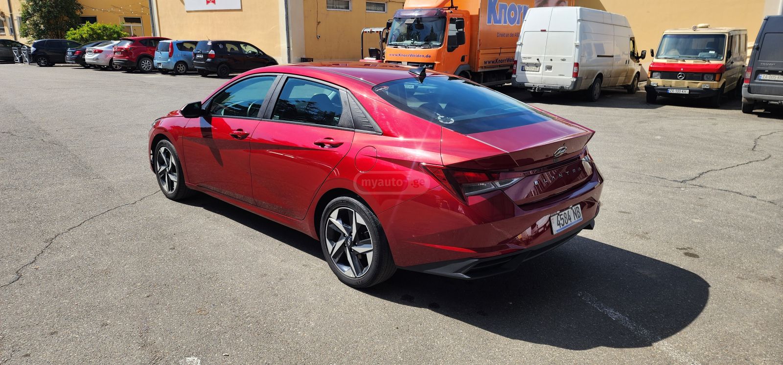 Hyundai Elantra - фото 7