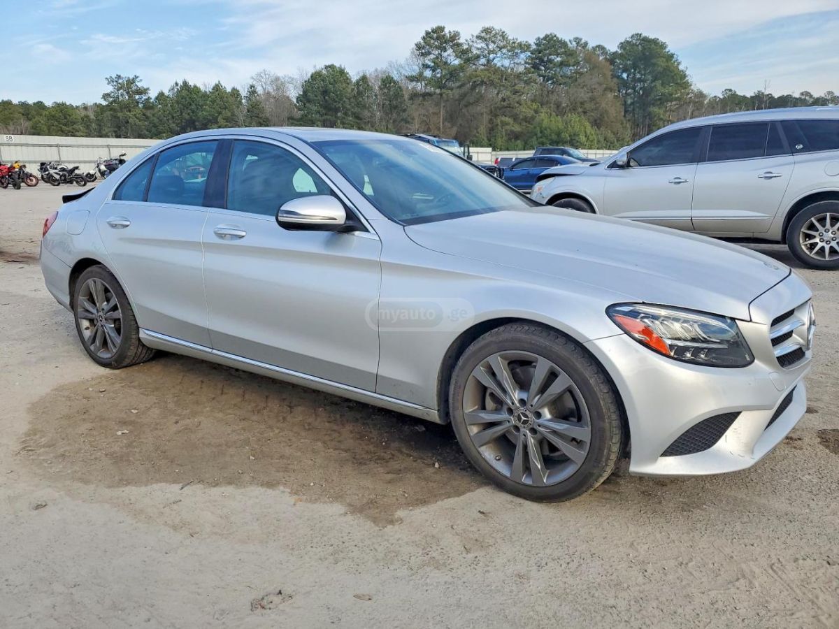 Mercedes-Benz C 300 - фото 1