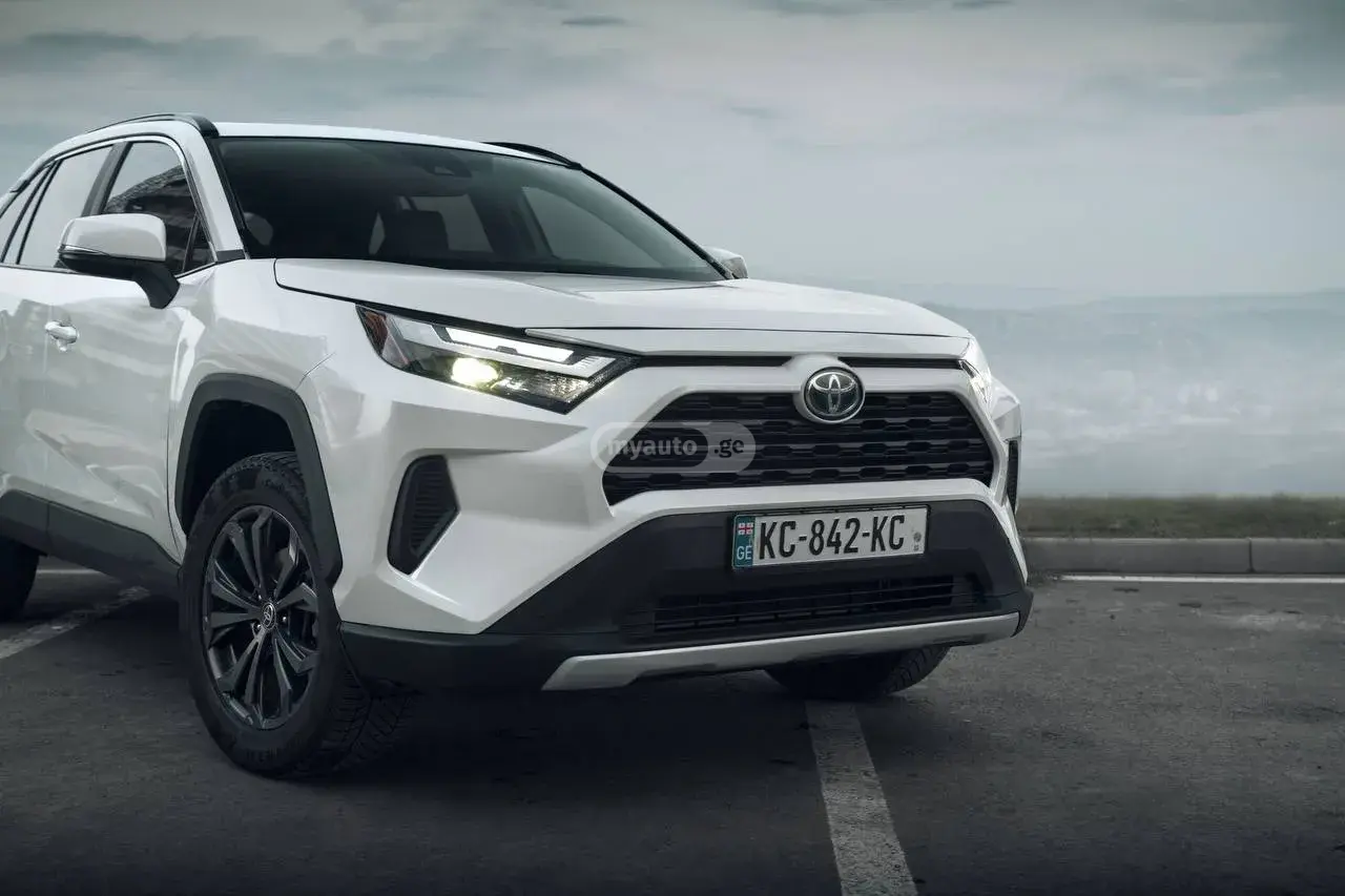 نمای دیگر Toyota XLE Premium 4dr All-Wheel Driv 2022