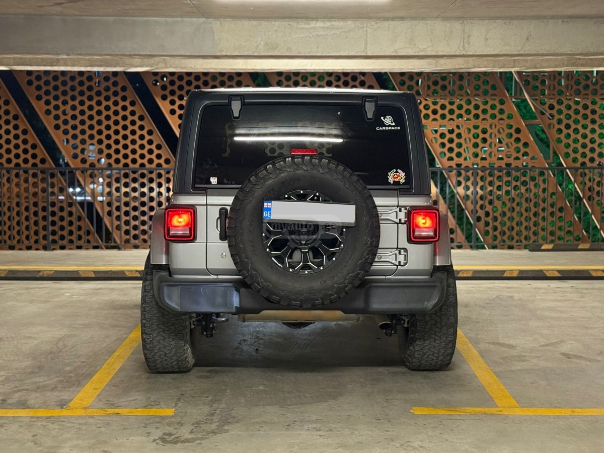 Jeep Sport 2dr 4x4 Manual — миниатюра 4