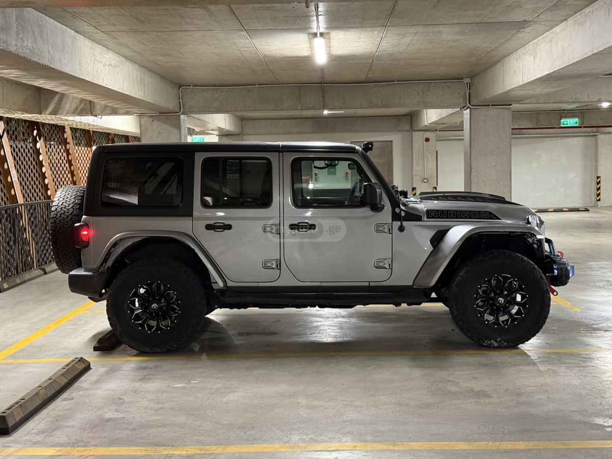 Jeep Sport 2dr 4x4 Manual — миниатюра 8