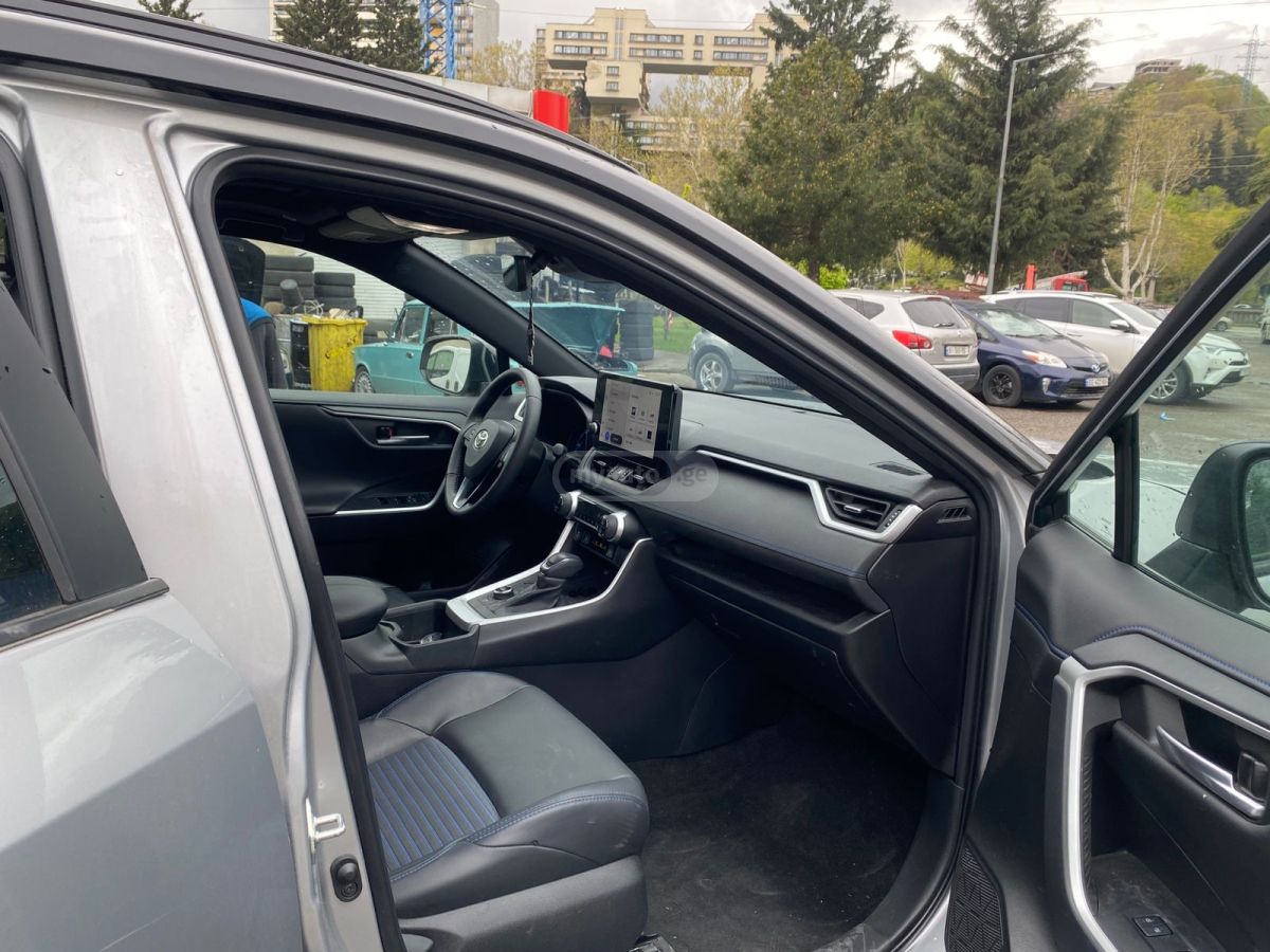 Toyota Rav 4 - фото 2