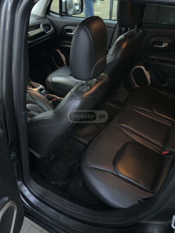 Jeep Renegade - фото 9