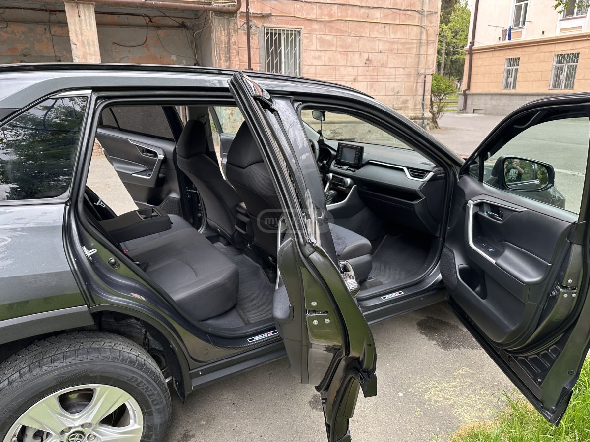 Toyota Rav 4 - фото 7