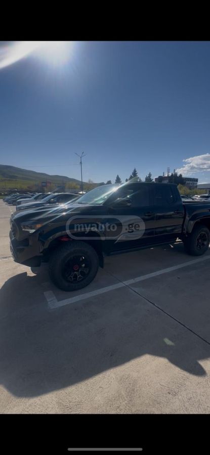 Toyota Tacoma - фото 2