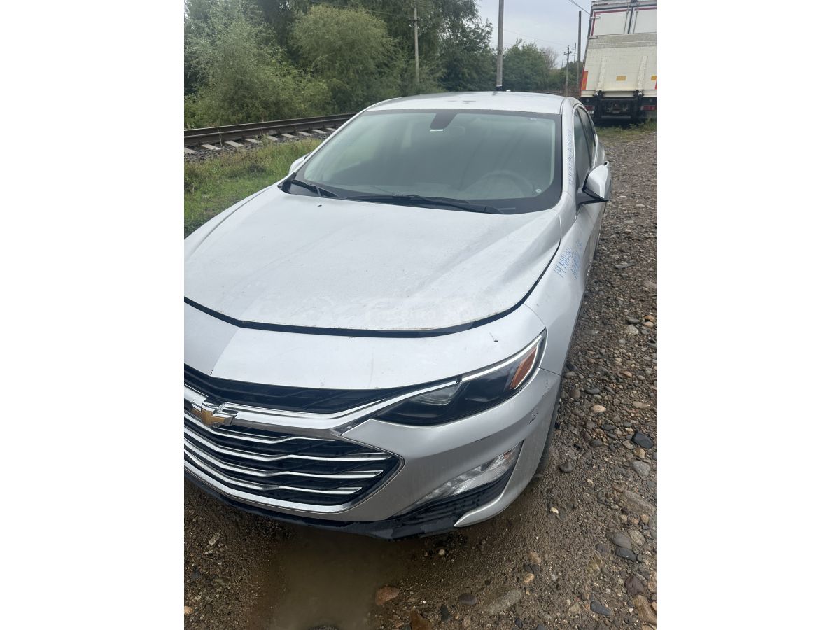 Chevrolet Malibu - фото 1