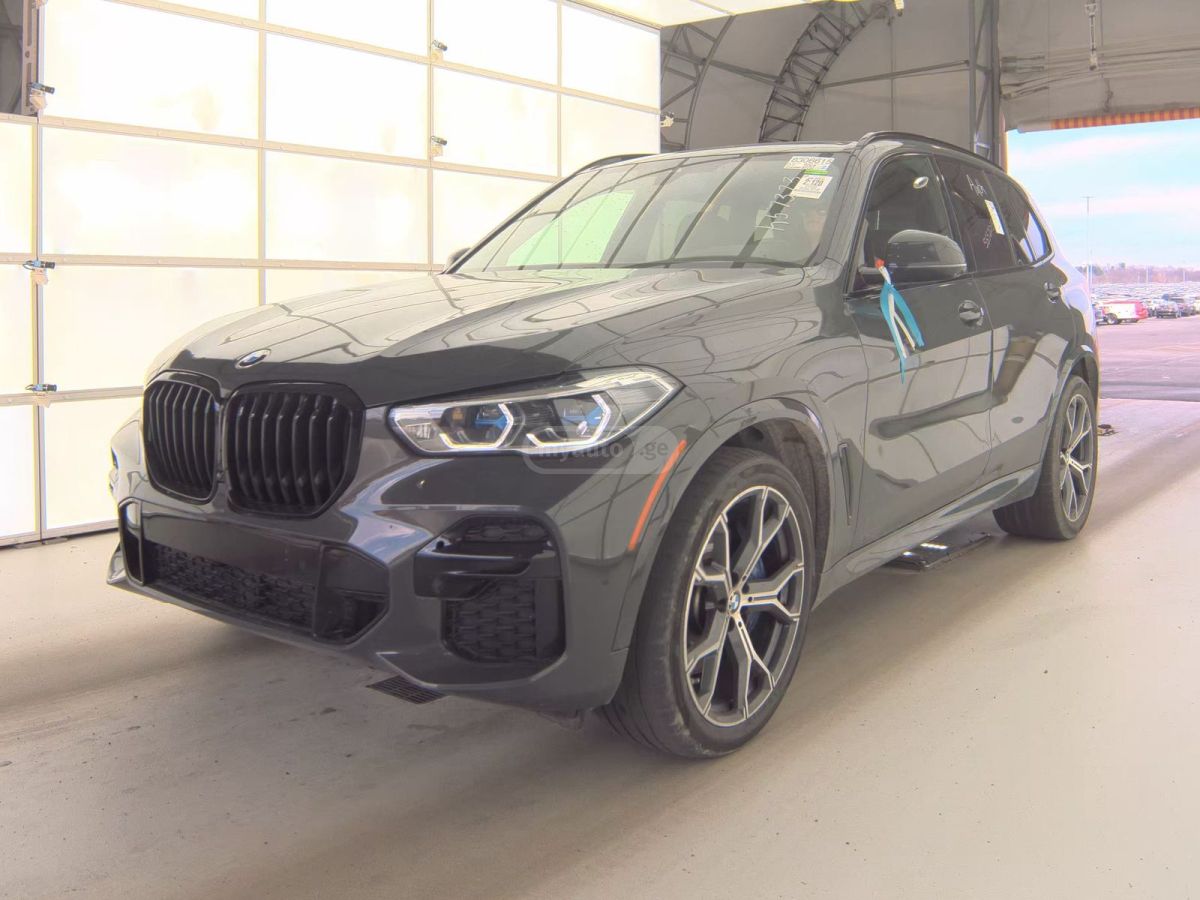 BMW X5 - фото 1