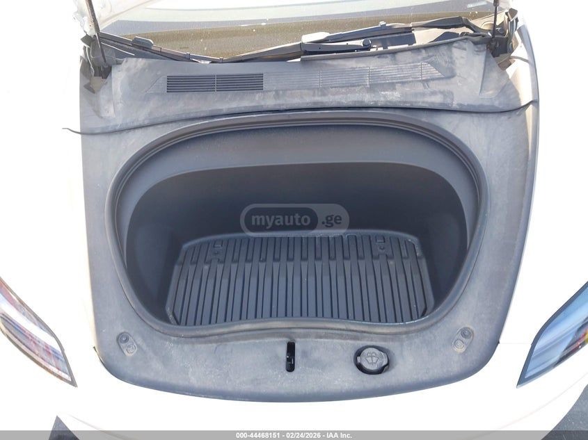 Tesla Model 3 2025 — миниатюра 13