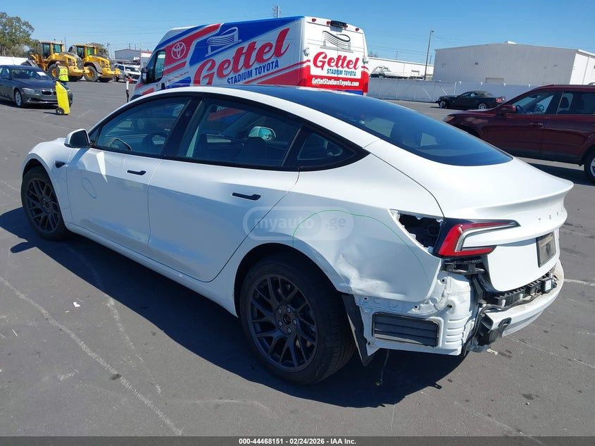 Tesla Model 3 2025 — миниатюра 3