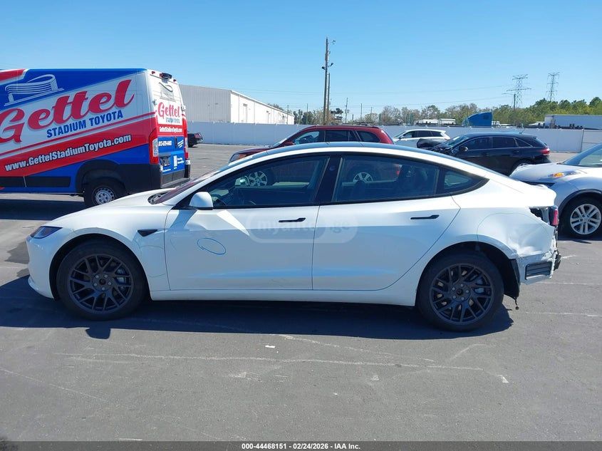 Tesla Model 3 2025 — миниатюра 7