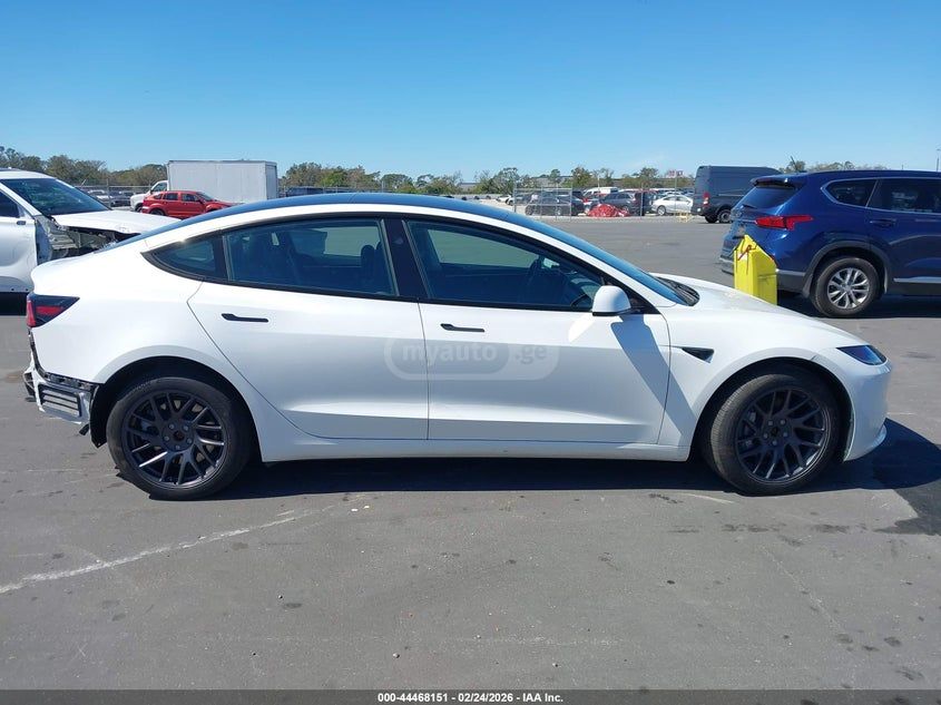 Tesla Model 3 2025 — миниатюра 8