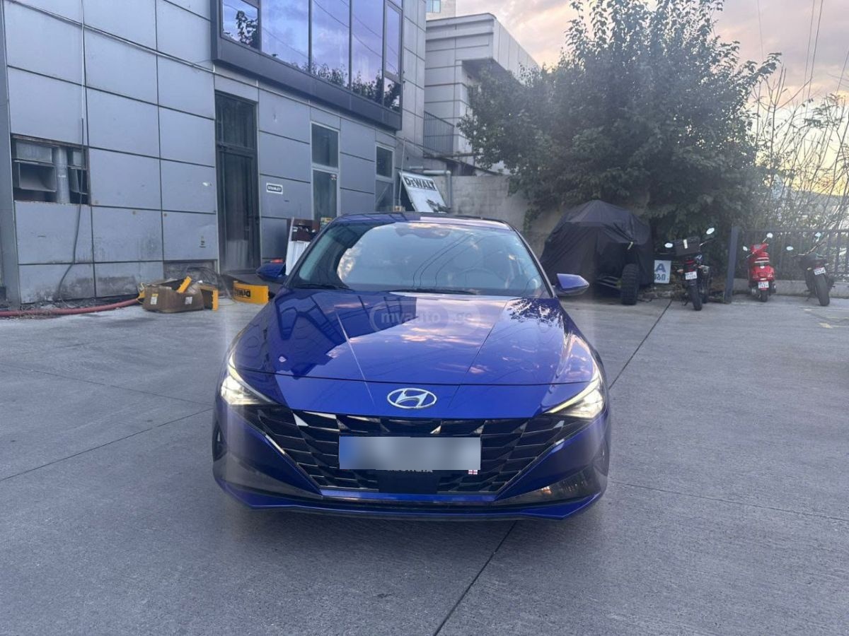 Hyundai Elantra - фото 1