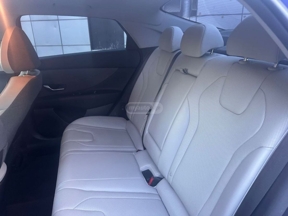 Hyundai Elantra - фото 8