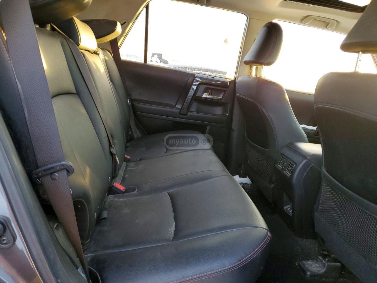Toyota 4 Runner - фото 10