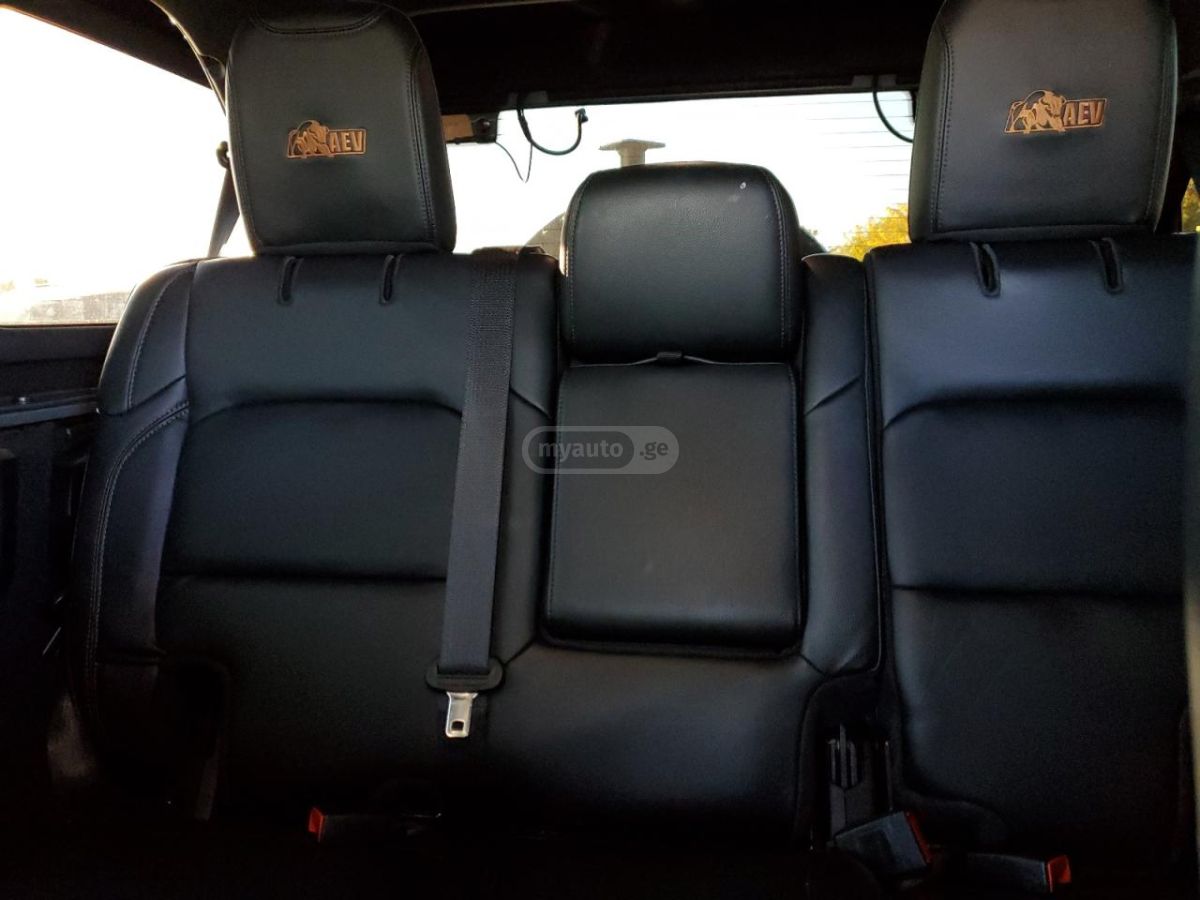 Jeep Wrangler - фото 10