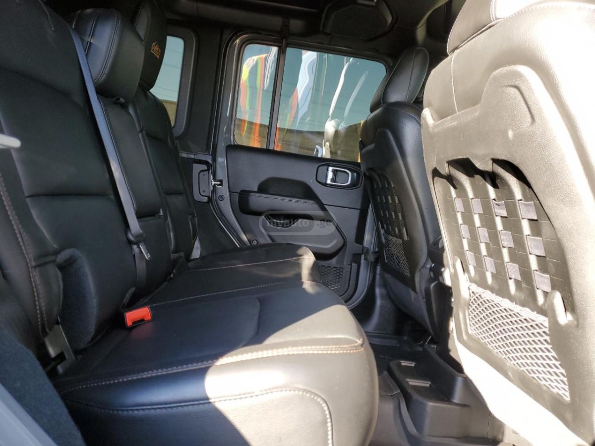 Jeep Wrangler - фото 11