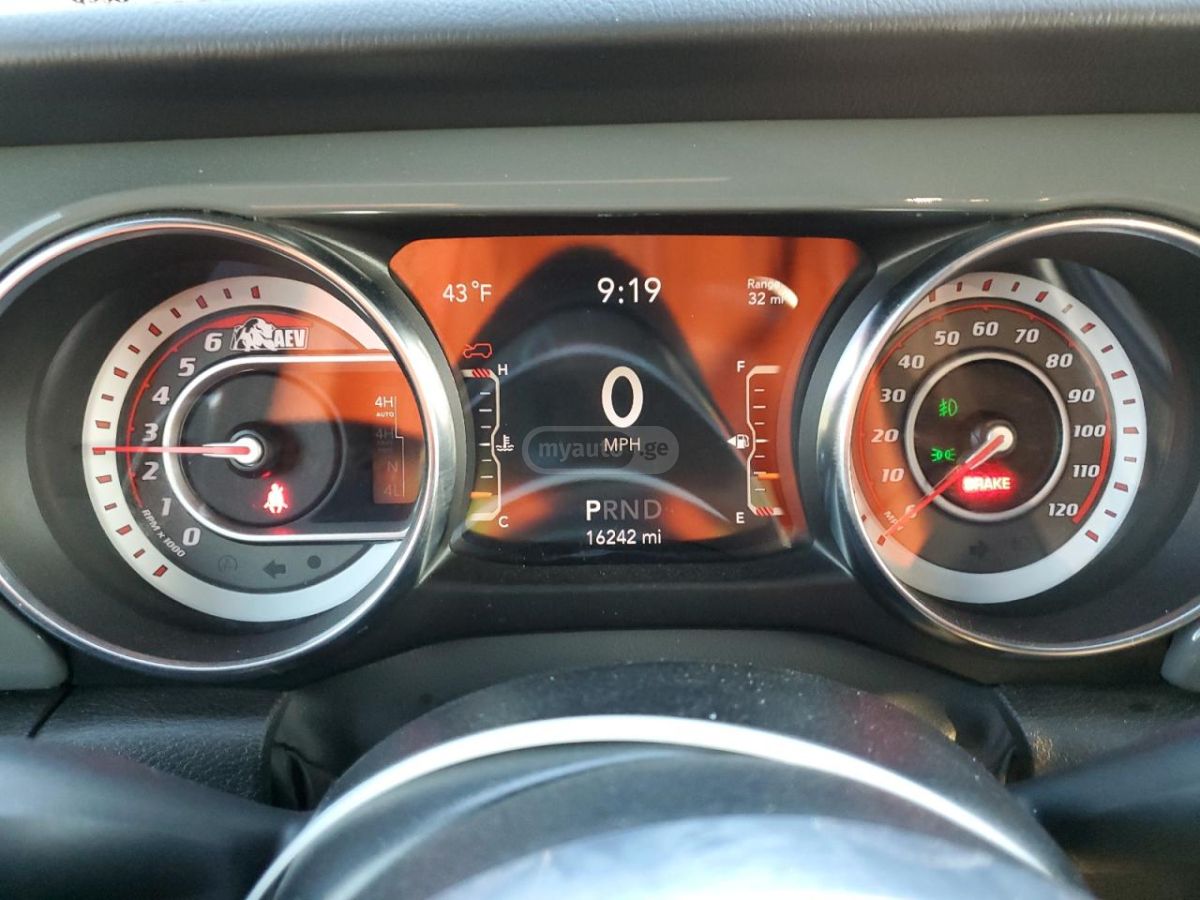 Jeep Wrangler - фото 9