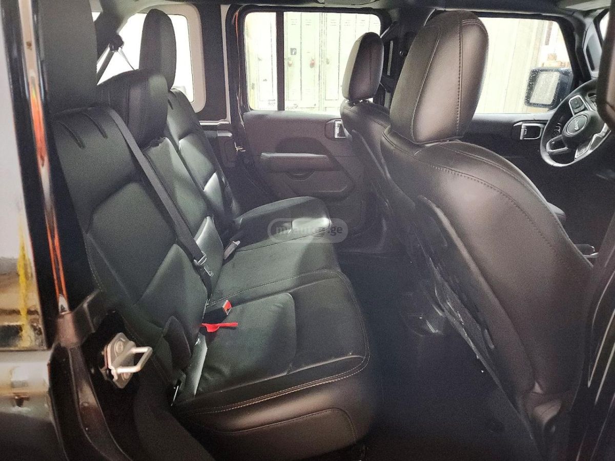 Jeep Wrangler - фото 10