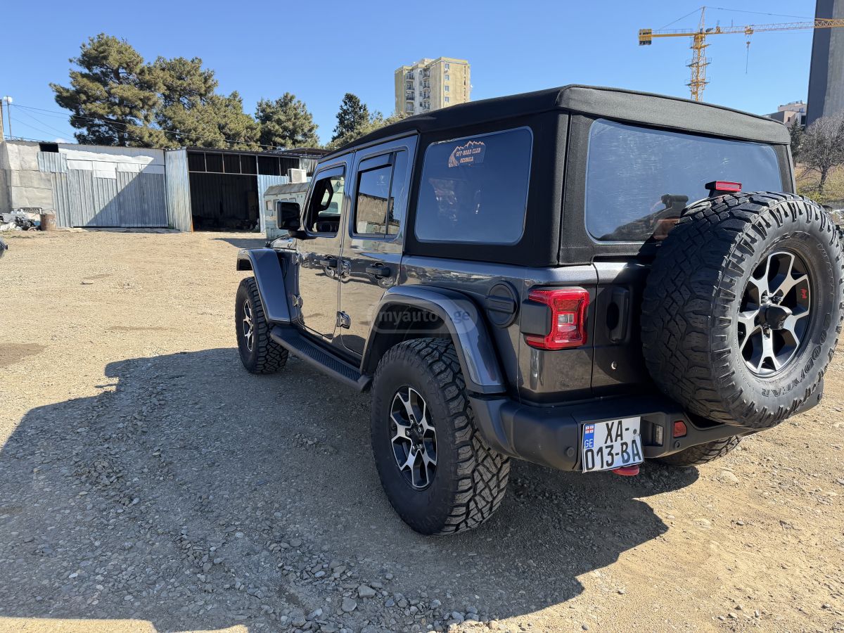 Jeep Wrangler - фото 12
