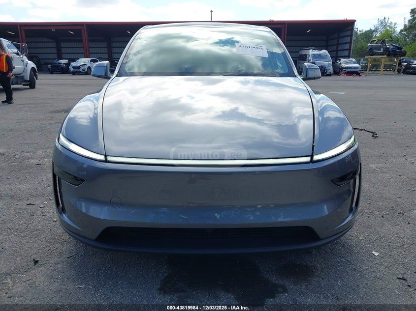 Tesla Model Y 2026 — миниатюра 12