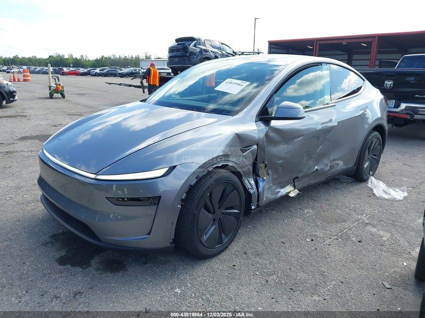 Tesla Model Y 2026 — миниатюра 2