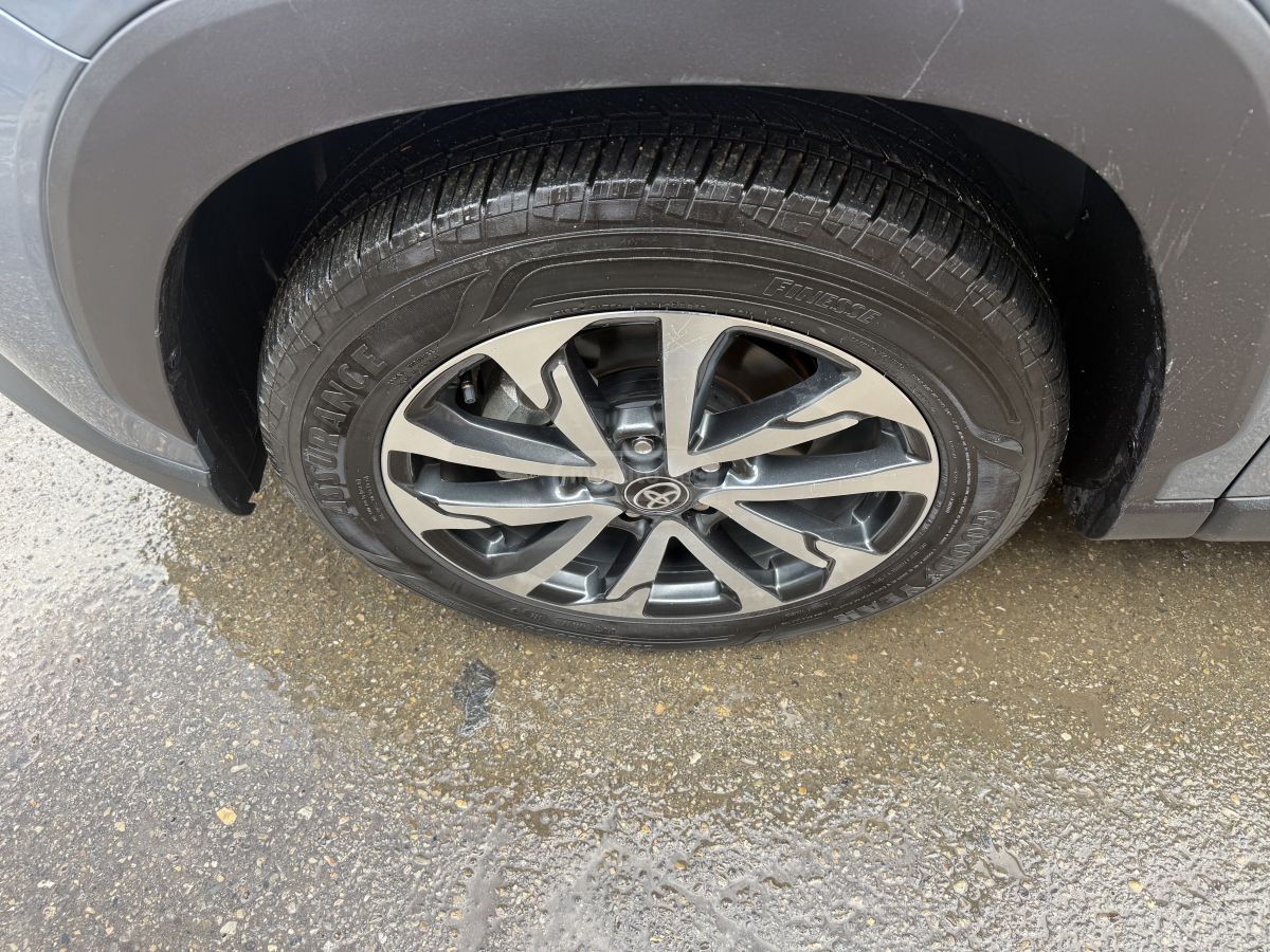 Toyota XLE — миниатюра 10