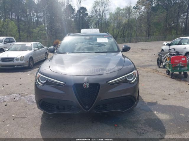 Alfa Romeo Stelvio - фото 1