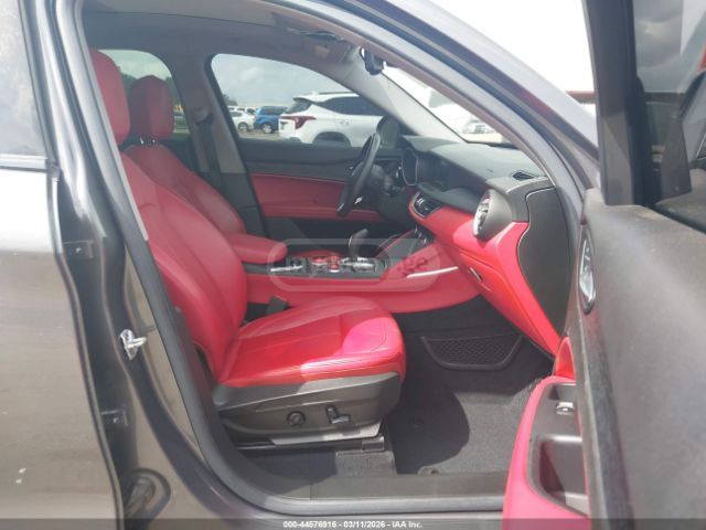 Alfa Romeo Stelvio - фото 7