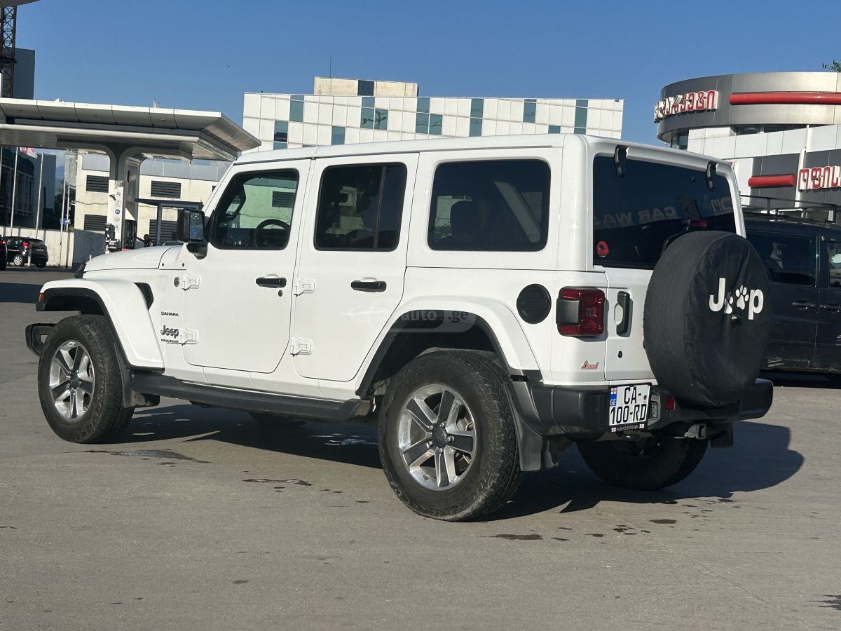 Jeep Sahara 4dr 4x4 Manual — миниатюра 5