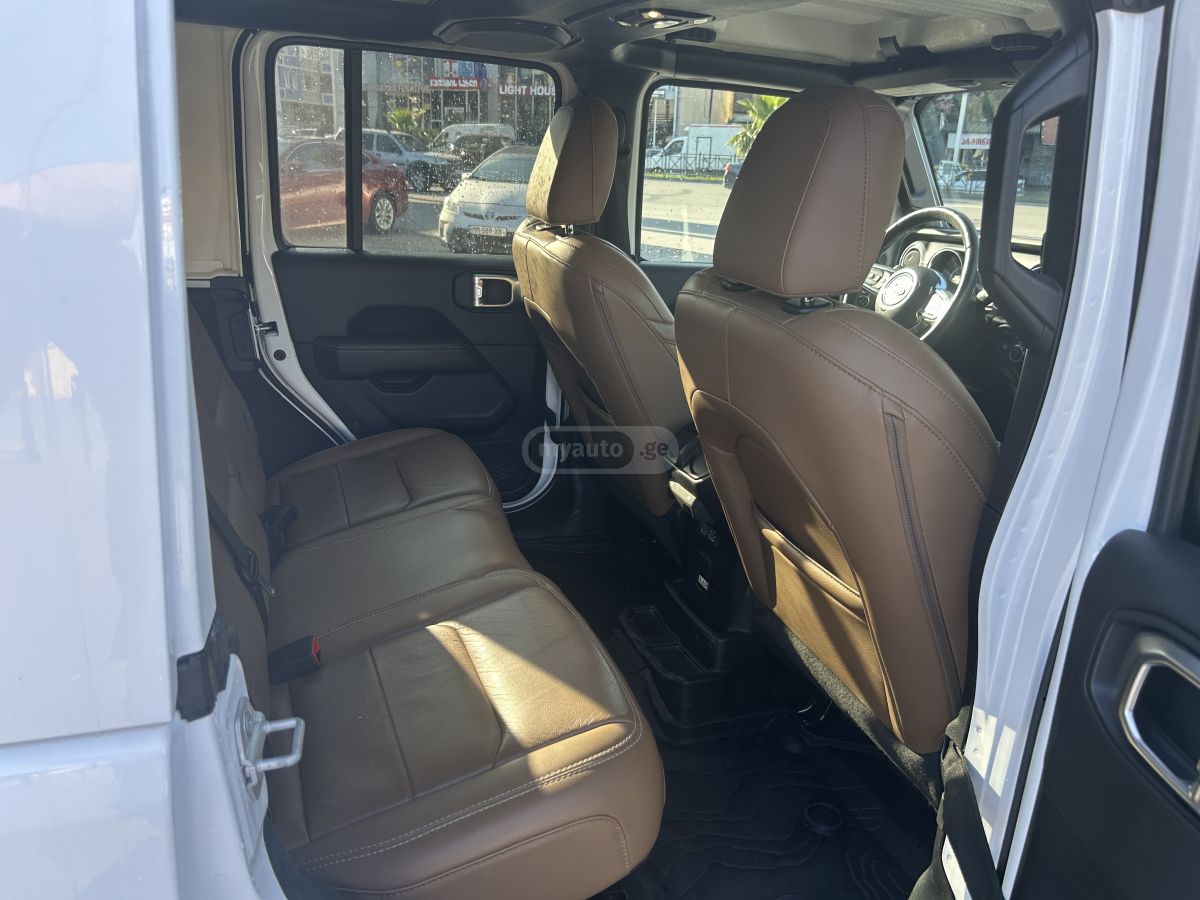 Jeep Sahara 4dr 4x4 Manual — миниатюра 9