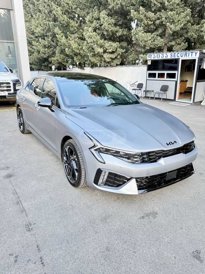 Kia K5 - фото 1