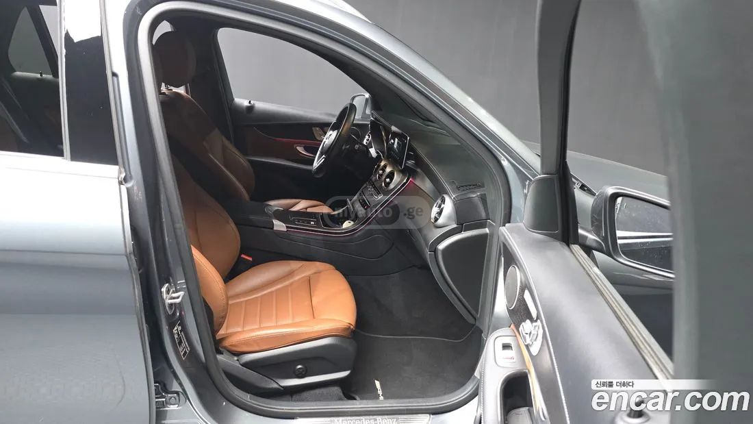 Mercedes-Benz GLC 63 AMG 2022 — миниатюра 11