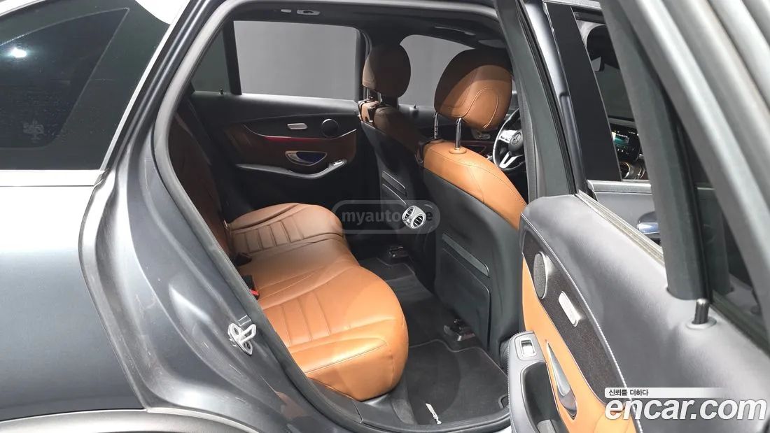 Mercedes-Benz GLC 63 AMG 2022 — миниатюра 12