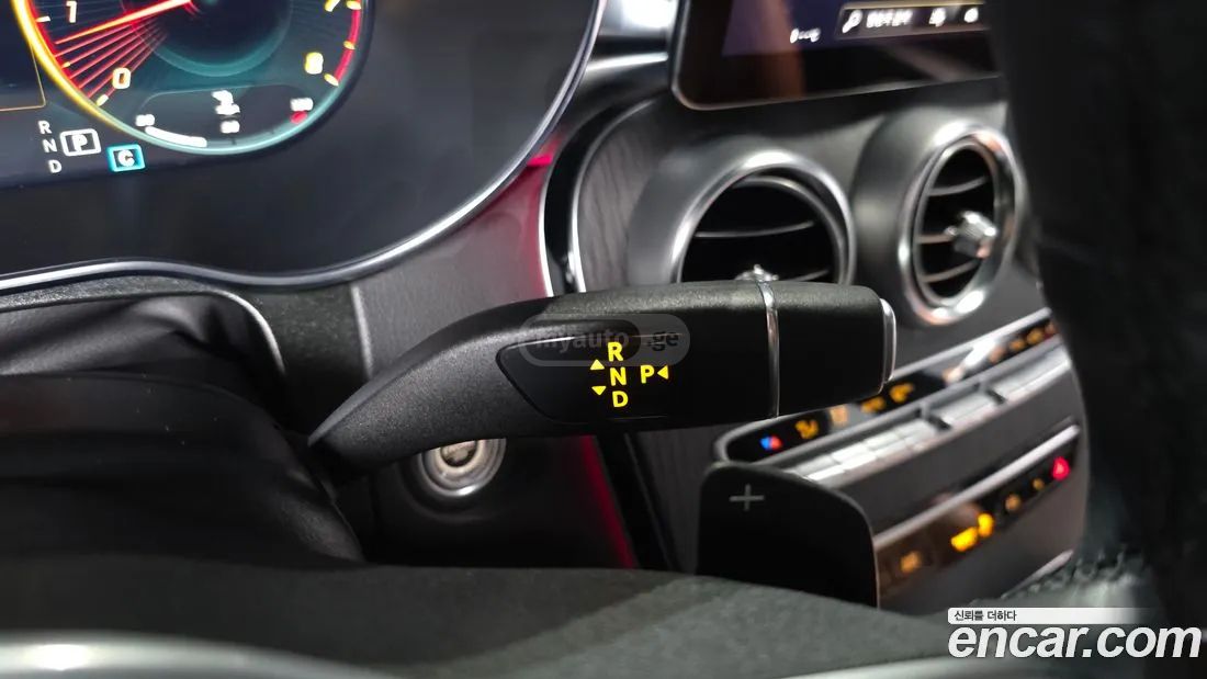 Mercedes-Benz GLC 63 AMG 2022 — миниатюра 9