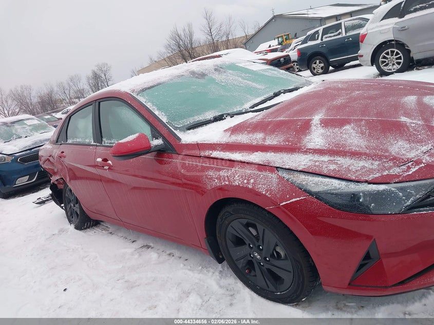 Hyundai Elantra - фото 12