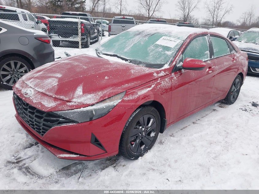 Hyundai Elantra - фото 2