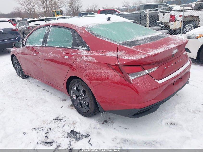 Hyundai Elantra - фото 3