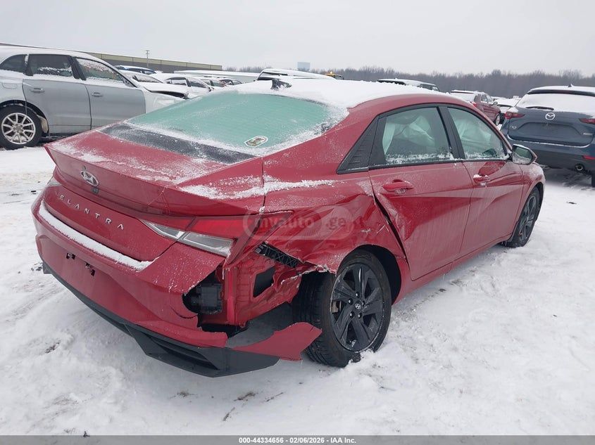 Hyundai Elantra - фото 4