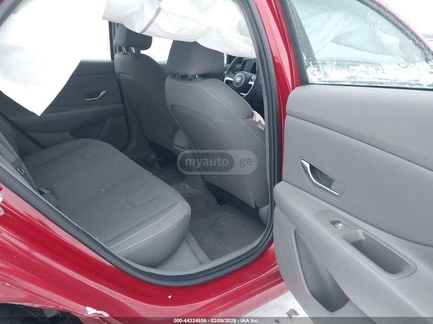 Hyundai Elantra - фото 8