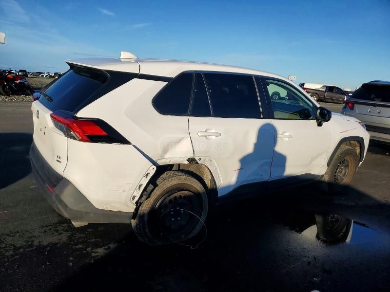 Toyota RAV 4 - фото 3