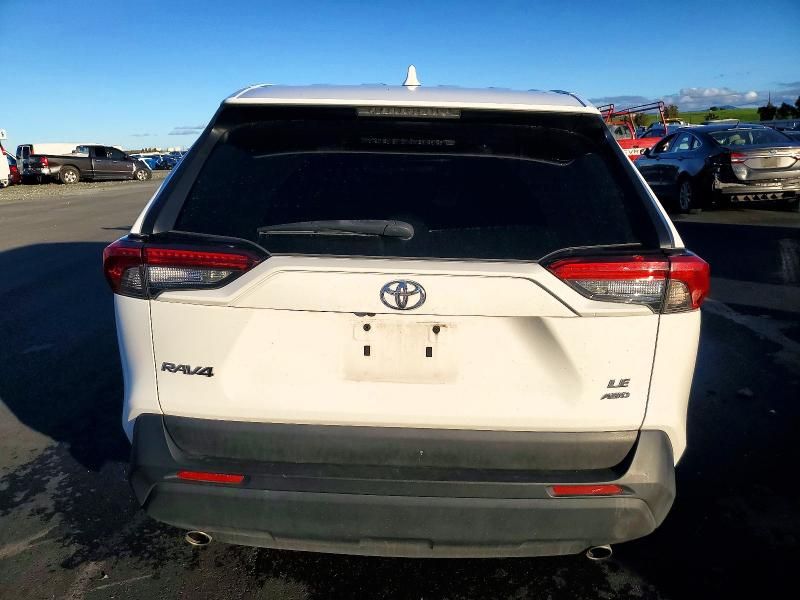 Toyota RAV 4 - фото 6