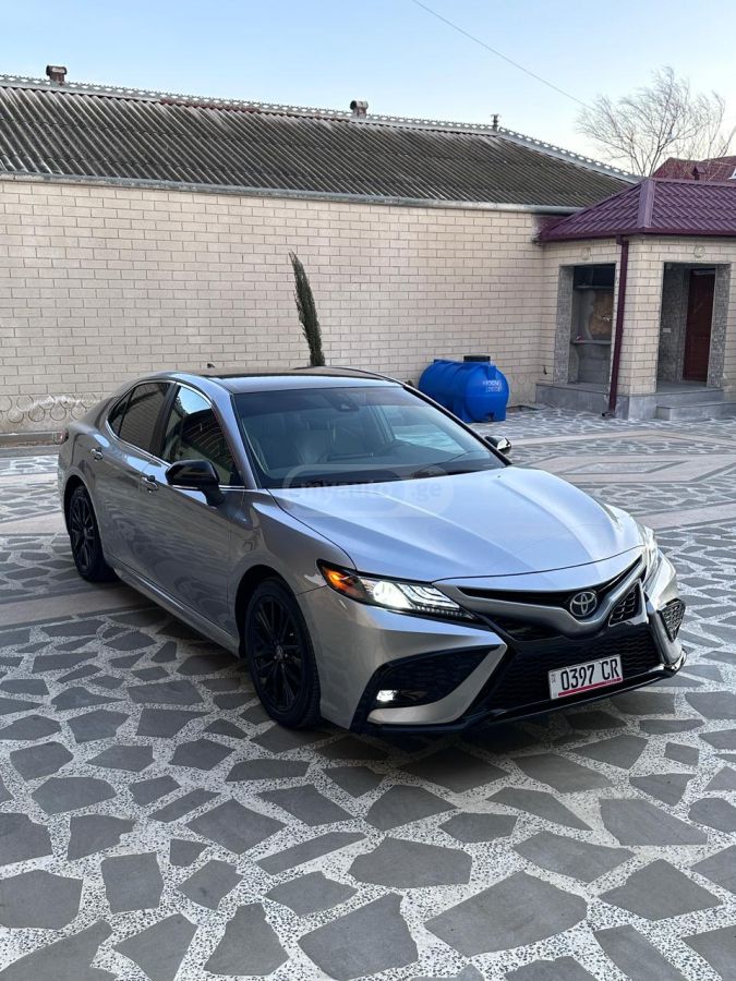 Toyota Camry - фото 1