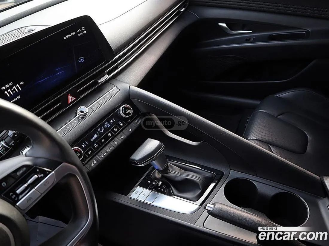 Hyundai Elantra - фото 8