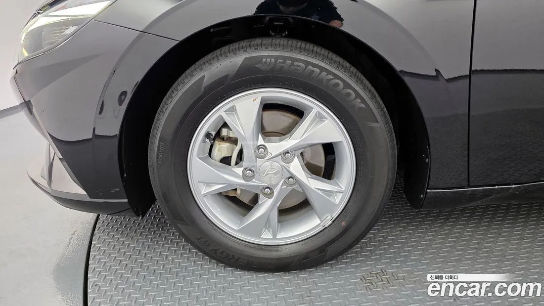 Hyundai Elantra - фото 5