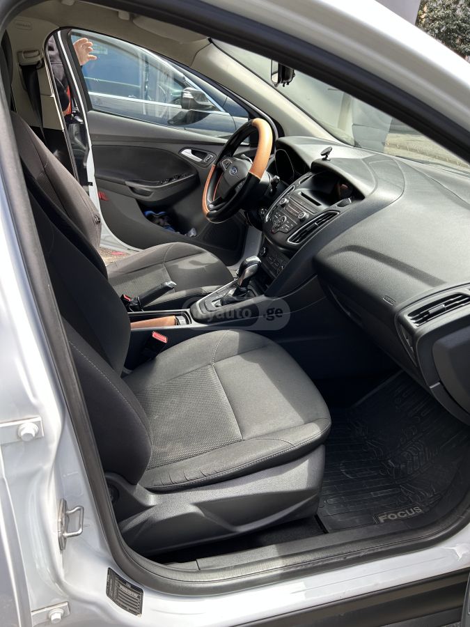 Ford Focus - фото 6