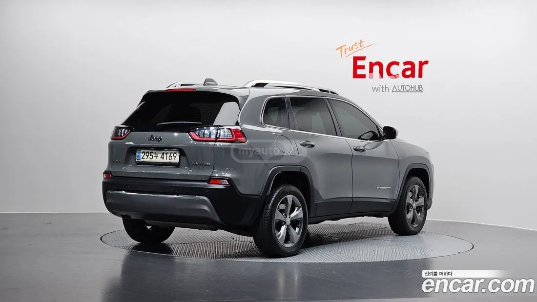 Jeep Cherokee - фото 2