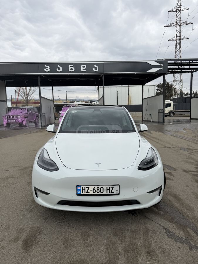 Tesla Model Y - фото 1